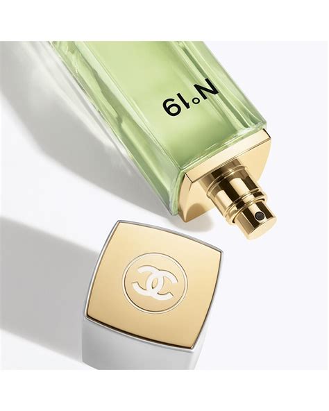 N°19 EAU DE TOILETTE VAPORISATEUR 